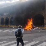 Manifestantes queman sede del Poder Judicial en Ayacucho